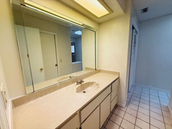 Building Photo - 8992 Hernando Way
