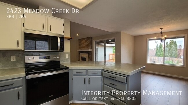 Building Photo - 2423 Meadow Creek Dr