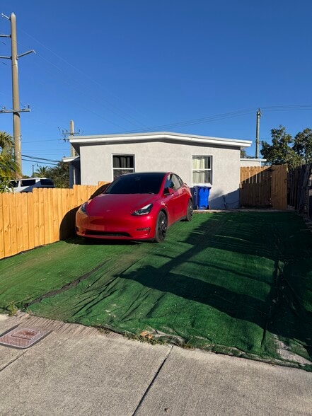 Building Photo - 4170 NE 15th Ave