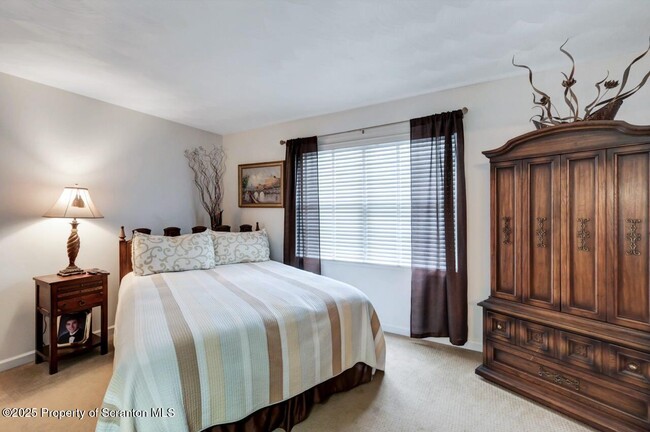 Building Photo - 11 Gilroy St