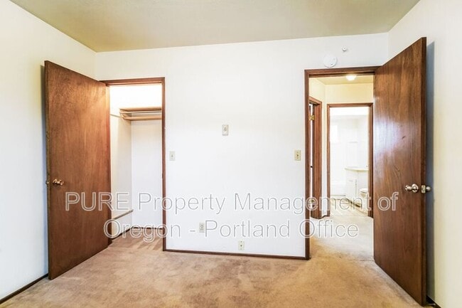 Building Photo - 8011 SE Otty Rd