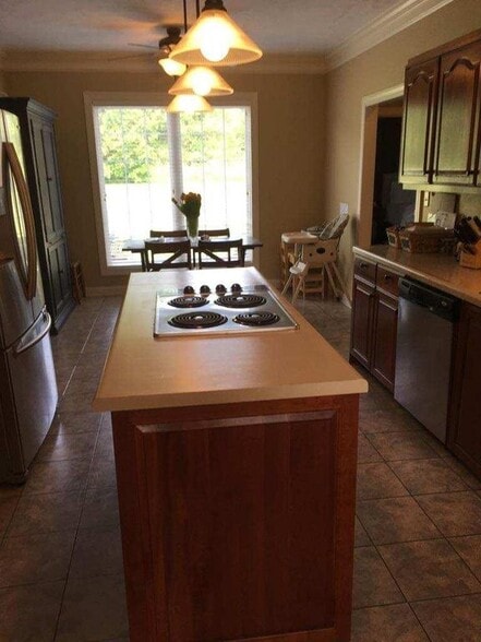 Kitchen appliances included - 62 Sommersby Dr