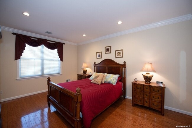 Building Photo - 546 Bardini Dr