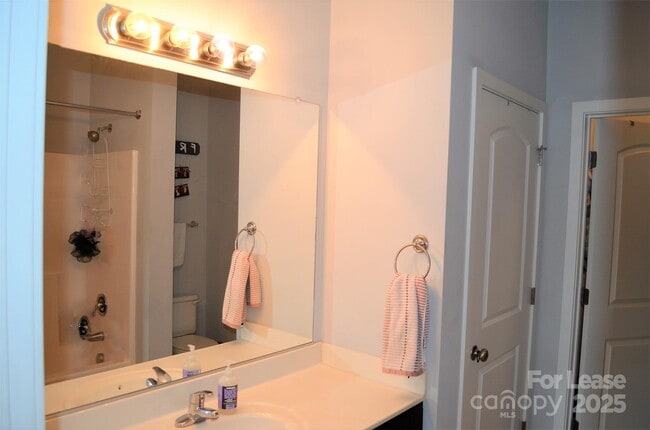 Building Photo - 841 Seigle Point Dr