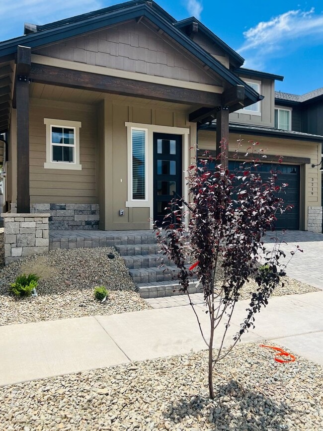 Building Photo - Gorgeous Flagstaff Property