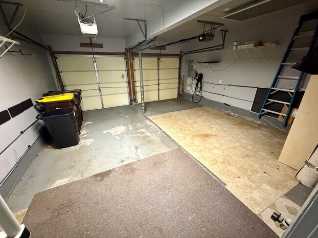 Building Photo - 113 Broadleaf Pl