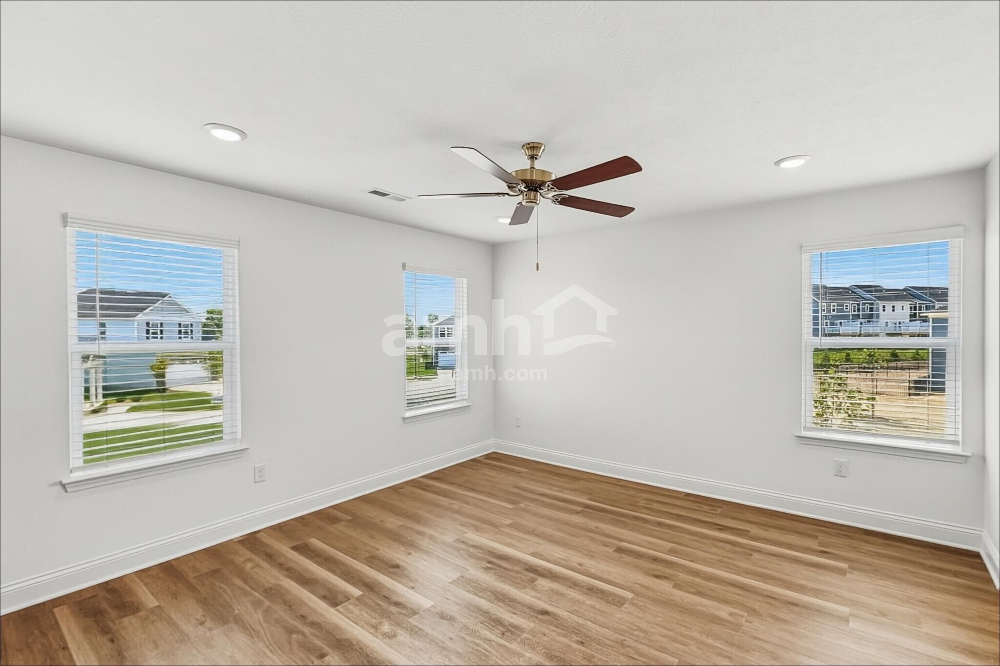 Building Photo - 27 Shady Elm Ln