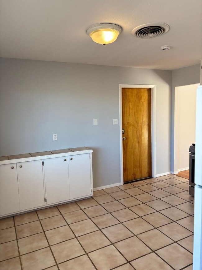 Building Photo - Foothills beauty! Must see!