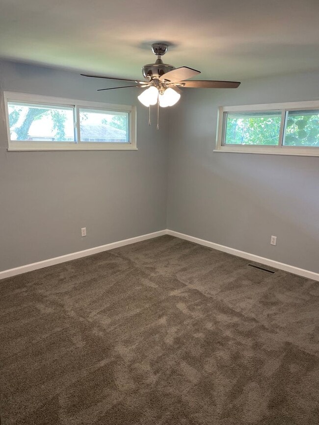 Building Photo - Beautifully renovated 3 bed/2 bath home