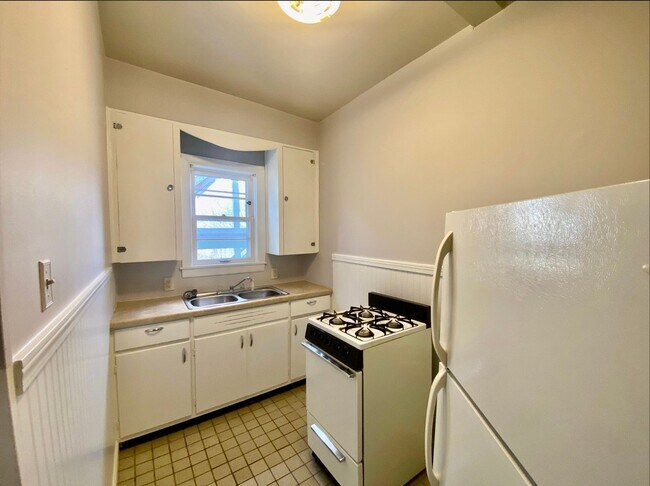 Building Photo - 1 bed/1 bath in Heritage Hill ( first floor) **Available in July**