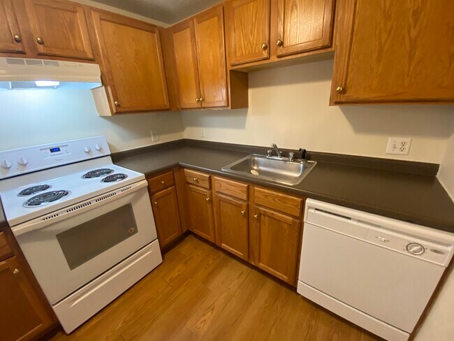 Building Photo - 96 Powers St