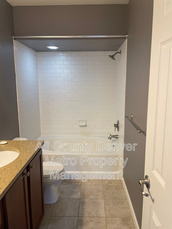 Building Photo - 5014 Everett St