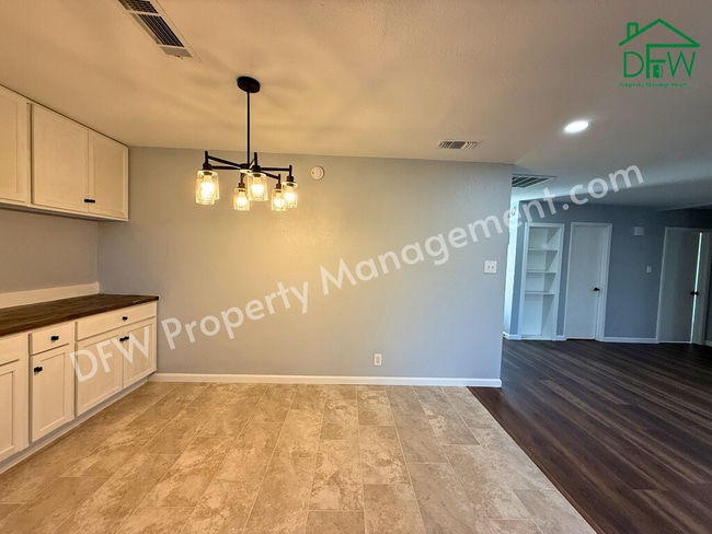 Building Photo - Beautifully Renovated 4-Bedroom Home with Large Backyard in Watauga!