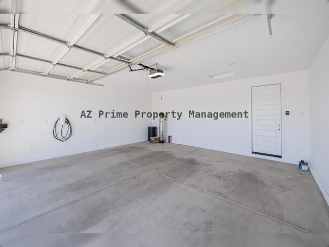 Building Photo - 4607 S 111th Dr
