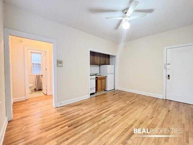 Building Photo - 0 bedroom in CHICAGO IL 60657