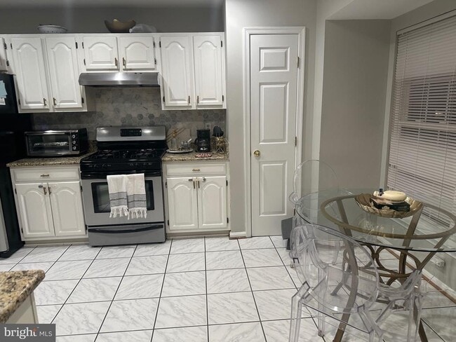 Building Photo - 14162 Compton Valley Way