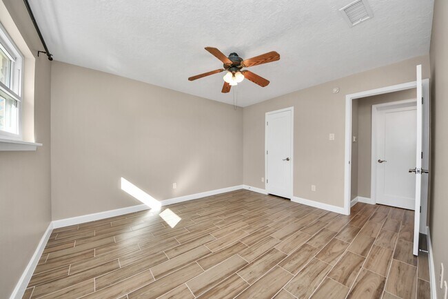 Building Photo - 1103 Pine St