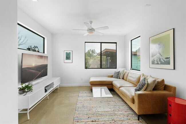 Building Photo - 5725 Toscana Ave