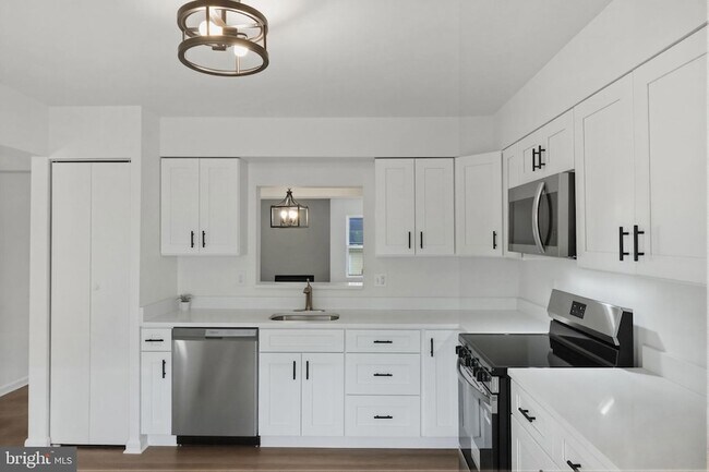 Building Photo - 2846 Schoolhouse Cir