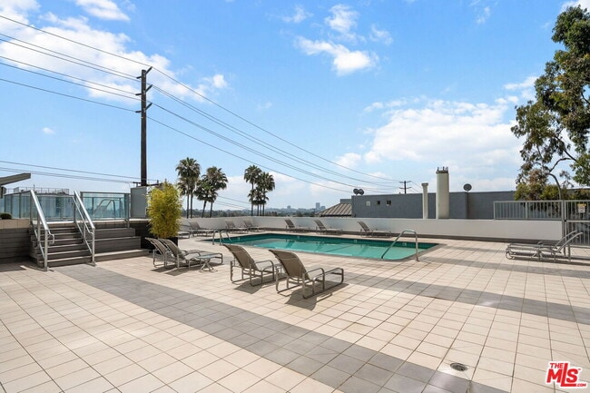 Building Photo - 1155 N La Cienega Blvd