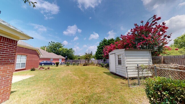 Building Photo - Creampuff in Copperfield!