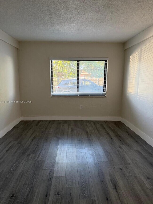 Building Photo - 805 W 30th St