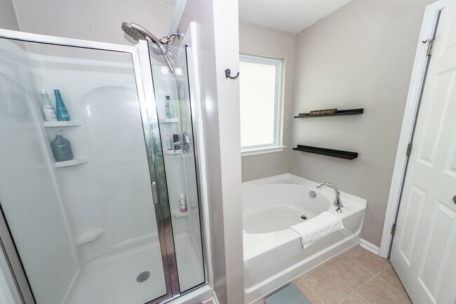 Building Photo - 3 Bedroom 2.5 Bath Single Family Home in S...