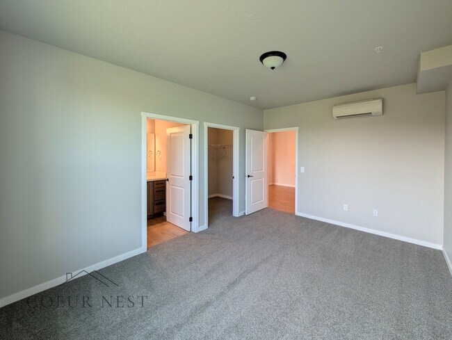 Building Photo - 6430 N Atlas Rd