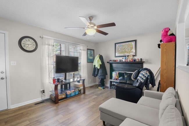 Building Photo - 1802 Warren Dr