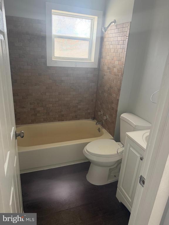 Building Photo - 219 Johnson Ave