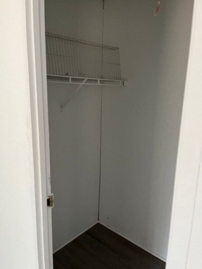 Building Photo - 632 British Rd