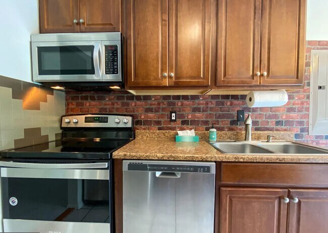 Building Photo - 12730 Veirs Mill Rd