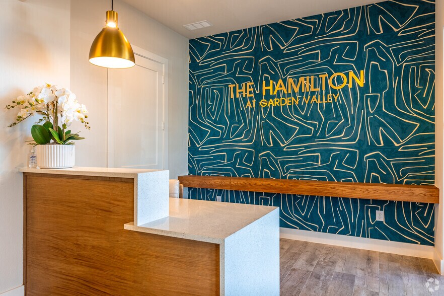 Front Desk Reception - Hamilton at Garden Valley