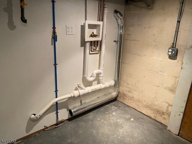 Building Photo - 105 Union Ave