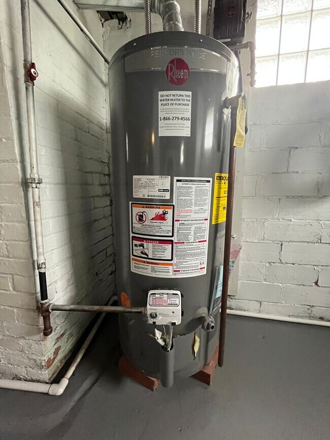 Building Photo - Old Brooklyn Area - 3 Bedroom Single Famil...