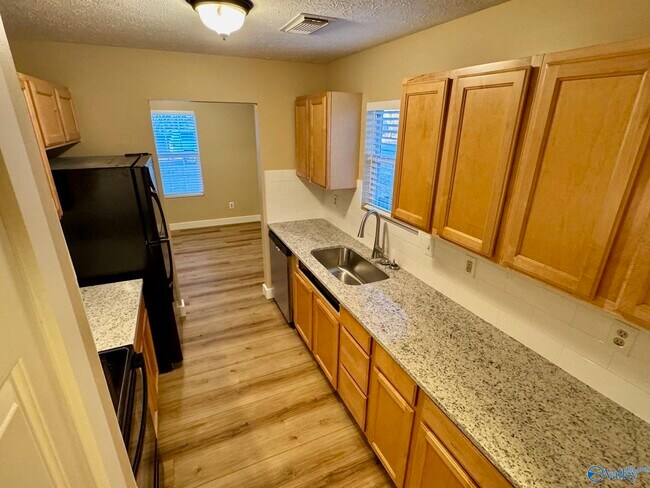 Building Photo - 4013 Pine Ave SW