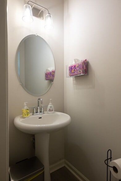 Building Photo - 2957 Cottage Ln