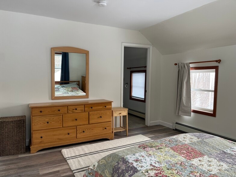 Building Photo - 851 Woods Hollow Rd