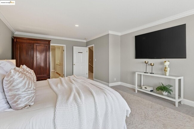 Building Photo - Four Bedroom Home with Panoramic Views