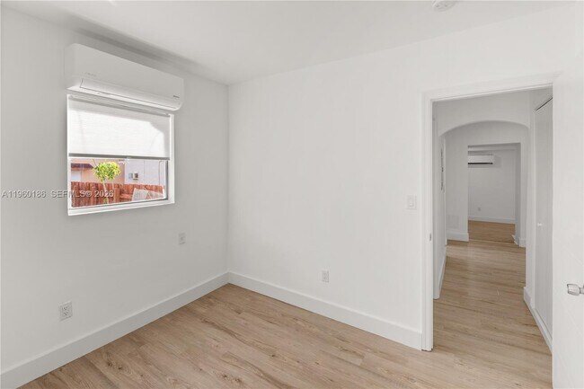 Building Photo - 2508 SW 10th St