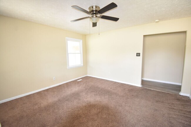 Building Photo - 3200 Teakwood Ct