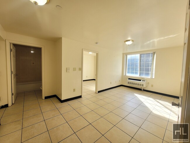 Building Photo - SHORT TERM/ 3 MO MIN on WINTHROP STREET