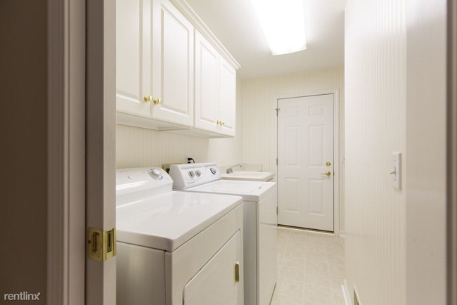 Building Photo - 2 br, 3 bath Condo - 6029 Steeplechase Dr