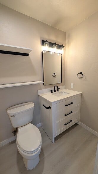 Bathroom 2 - 68-052 Akule St