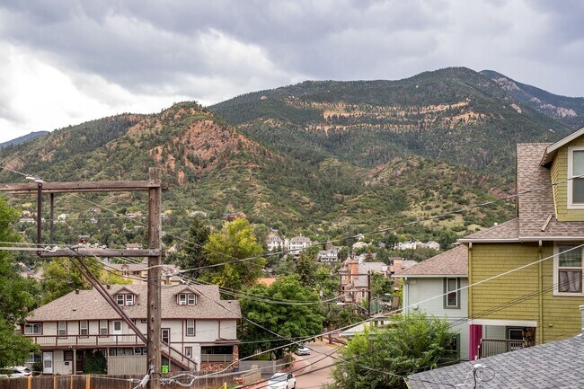 Building Photo - Charming 3-Bed, 2-Bath Home in Manitou Spr...