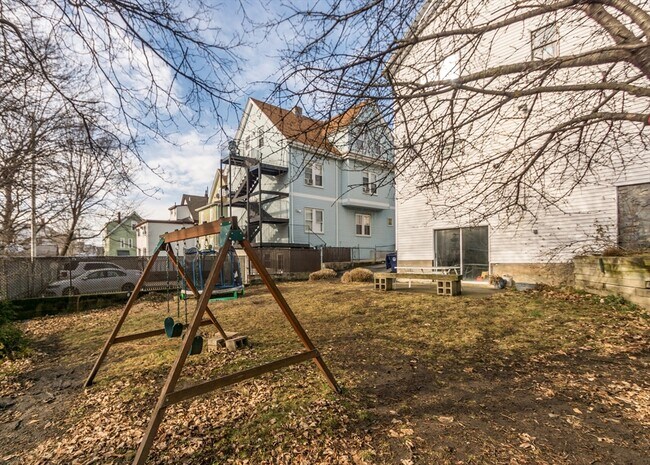 Building Photo - 17 Cleveland Ave