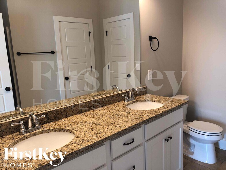 Building Photo - 269 Union Station Dr