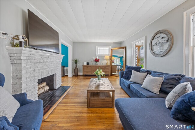 Building Photo - 19 Cumley St