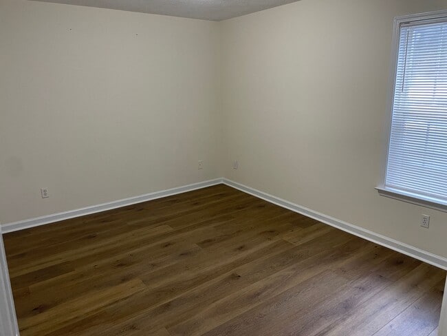 Building Photo - Masonboro Loop Rd | 3 Bedroom, 2 Bath