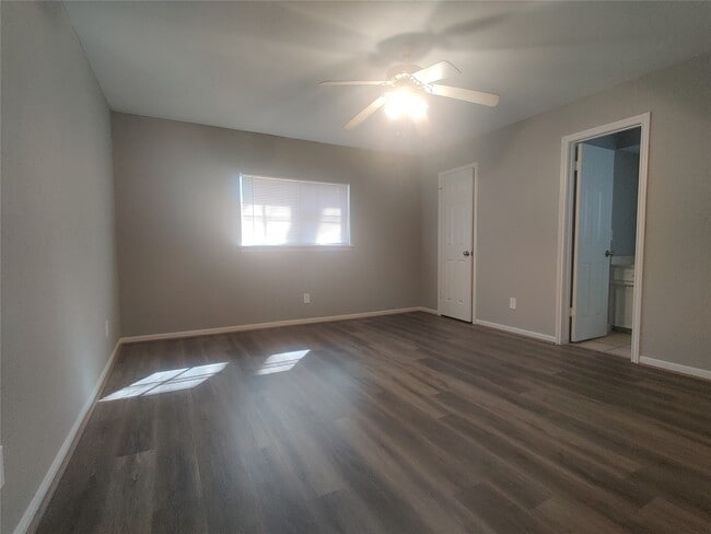 Building Photo - 9462 Fuqua St